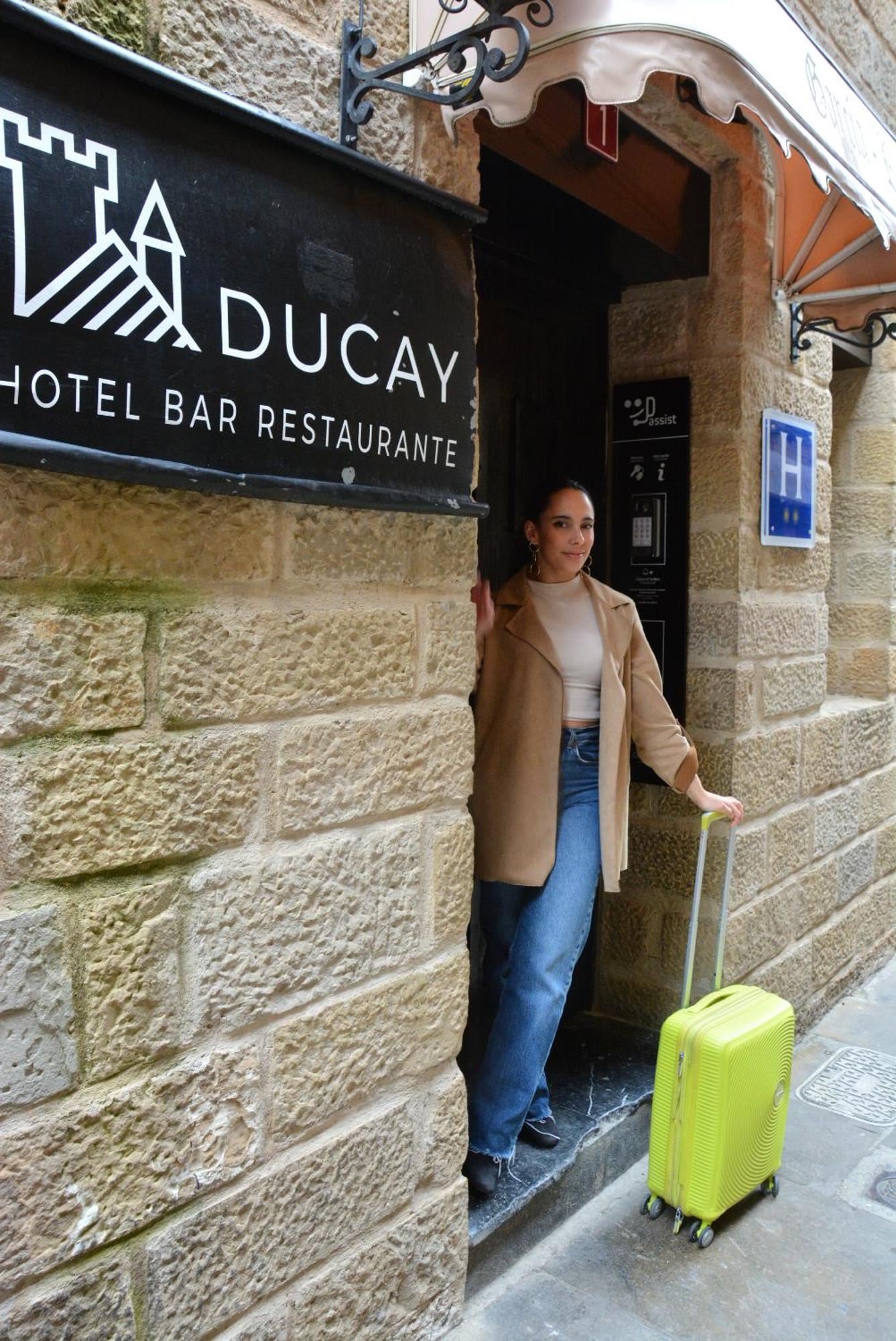 Hotel&Bar Ducay Olite Exteriör bild